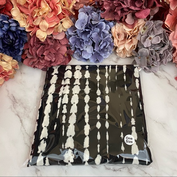 Black and White Abstract Striped Kimono Duster Beach Coverup - Picture 15 of 16